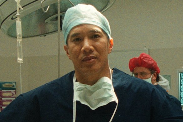 Fellow surgeons say Charlie Teo has “good hands” but dispute that he has superior outcomes to his peers.