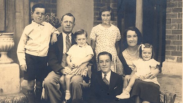 The Rea family, pictured in 1933. (L-R): Herbert, Herbert senior, Robert, Shirley, Alan, Alma and Beverley.