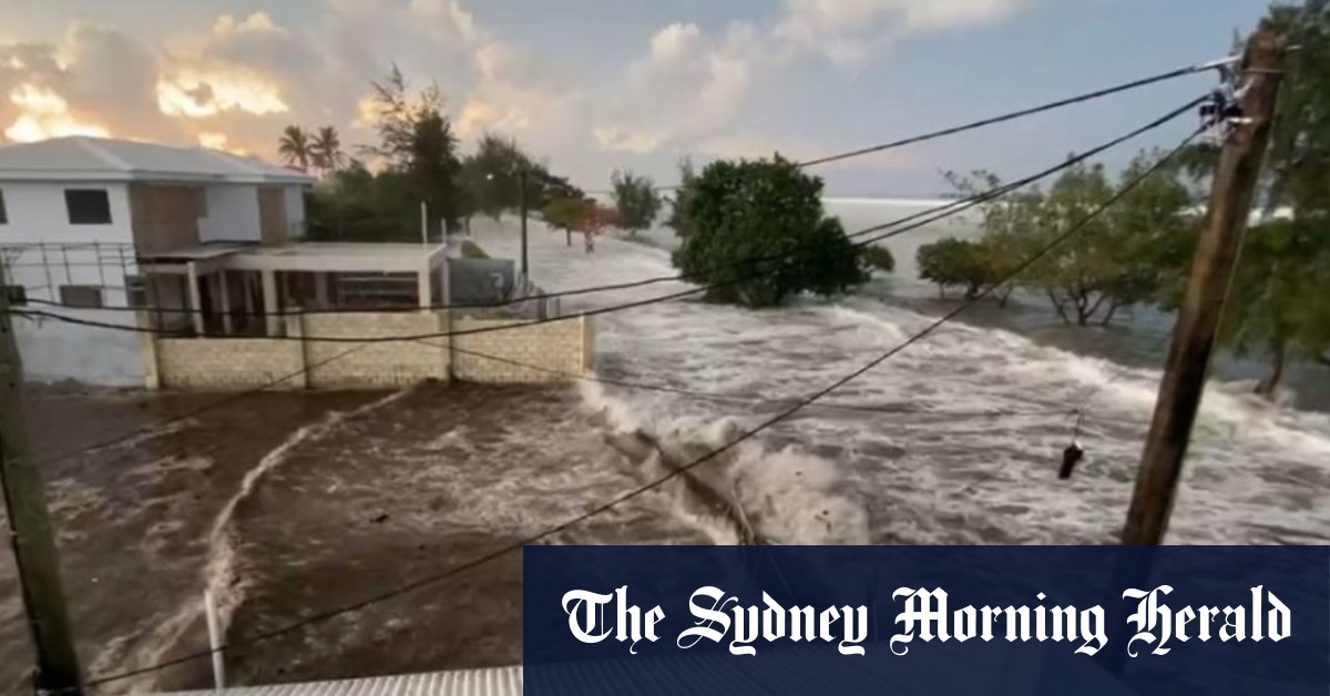 Tsunami warning in Tonga as waves crash into homes following earthquake