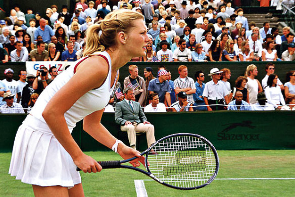 Kirsten Dunst serves up some romcom fun in Wimbledon. 