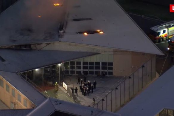 Officers have removed the inmates from the prison roof.