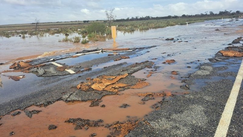 Flood alert for some WA regions as nation shivers