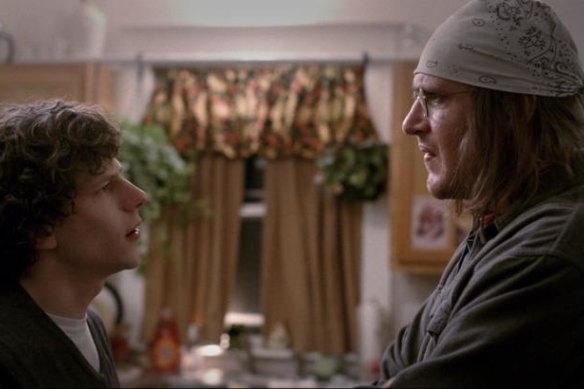 Jesse Eisenberg and Jason Segel star in The End of the Tour.