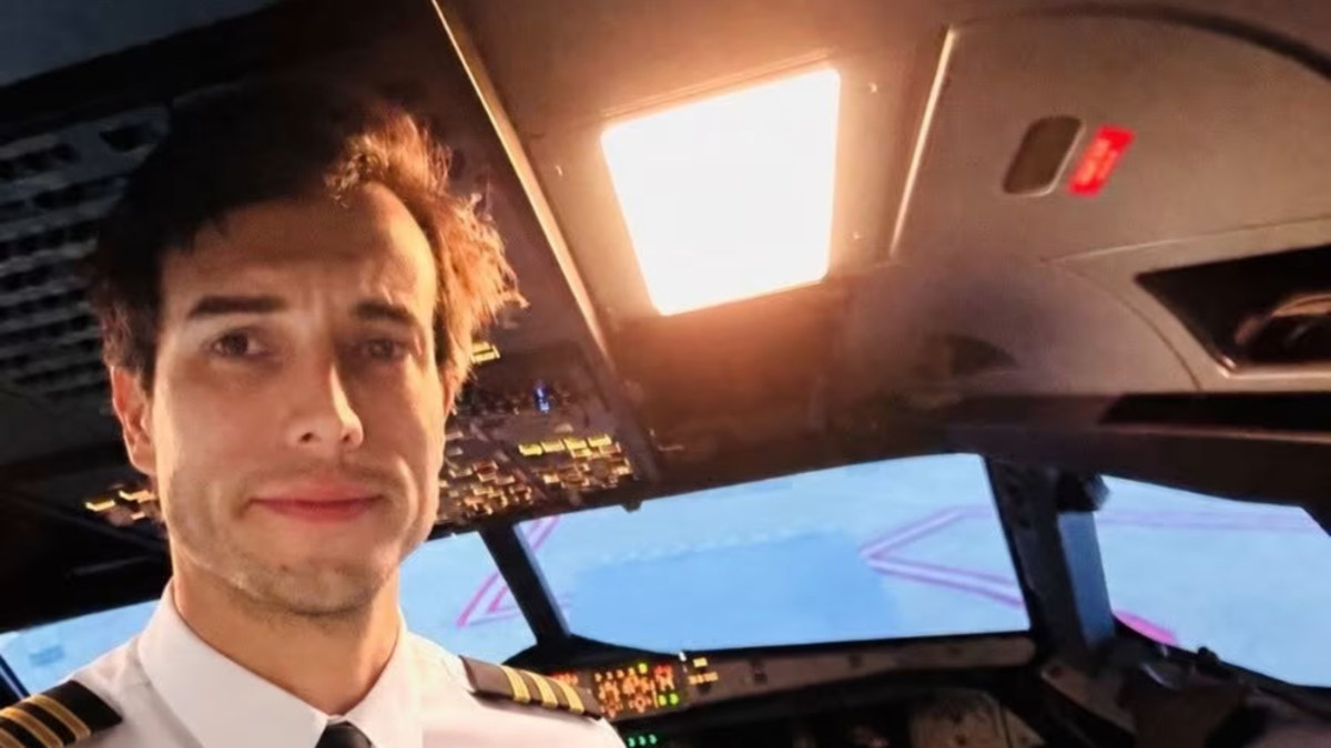 Pilot jumps to his death, leaving young student alone to land plane