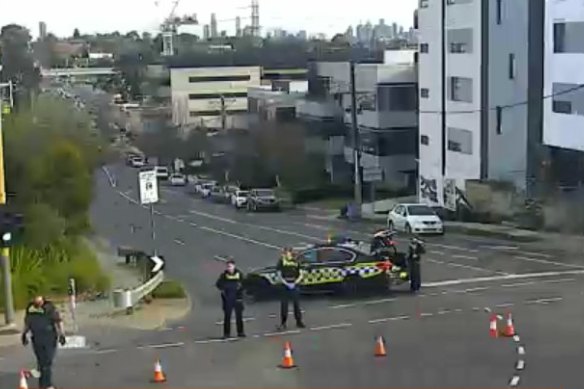 Toorak Road was closed between Auburn Road and Tooronga Road following the incident. 