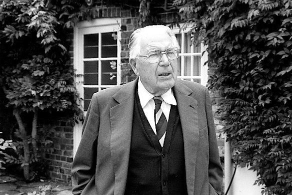 Daphne Benaud worked as a secretary to legendary London Telegraph cricket writer E.W.  “Jim” Swanton.