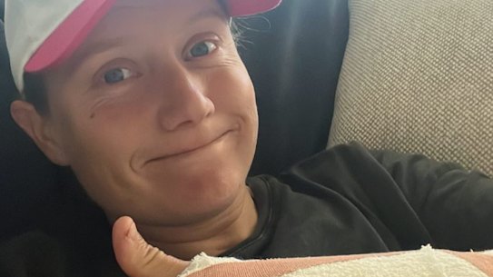 Alyssa Healy posted a photo of herself with bandaged hand to her Instagram story.