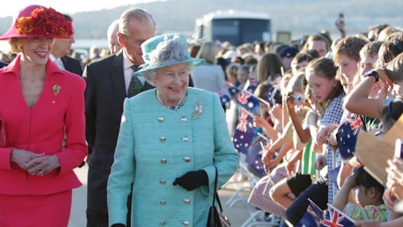 The Queen on a “walkabout” in 2011 in Canberra with Governor-General Quentin Bryce and Prince Philip (behind).