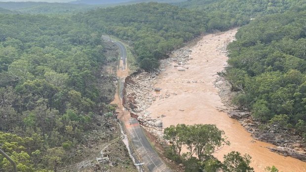 Big wet continues in north Qld as cyclone builds