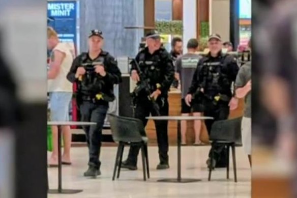 WA Police armed with semi-automatic rifles patrolling Perth shopping centres.