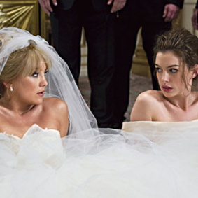 Kate Hudson and Anne Hathaway in Bride Wars.