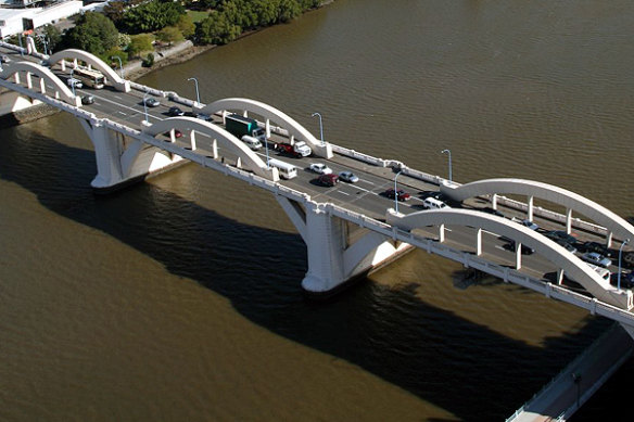 The RACQ says expectations of the William Jolly Bridge taking the brunt of additional traffic had played out, causing “extra delays” for motorists crossing the river and in the surrounding streets.