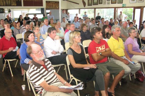 Bulimba residents at a public meeting on the topic of a cross-river bridge to Teneriffe in 2010, also addressed by then-infrastructure minister Stirling Hinchliffe.