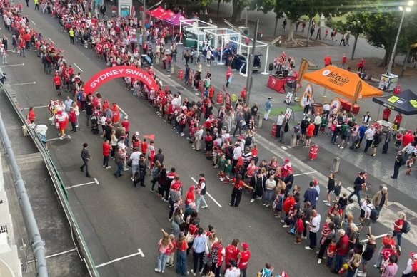 Thousands of Swans fans line Driver Ave waiting for the players’ “march to the match”