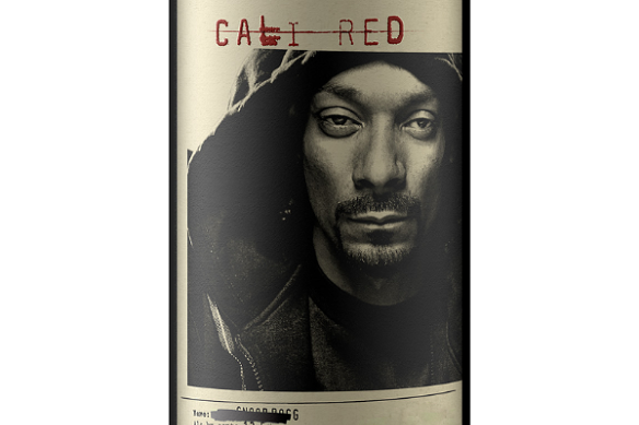 Snoop’s bottle pose.