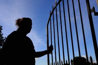 Joanne, ha perso NZ $ 540.000 ($ 500.000) a causa di truffatori di nome Dale Blomides, che ha incontrato su Tinder.