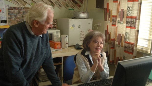 Ian and Fran Dawes editing the Tarrangower Times, Maldon, in 2006.