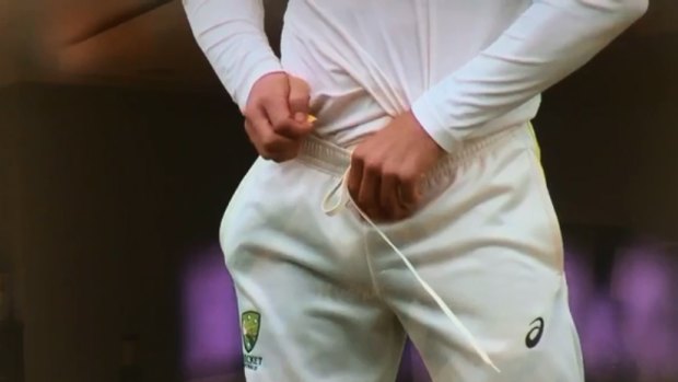 Video showing Cameron Bancroft tampering with the ball.