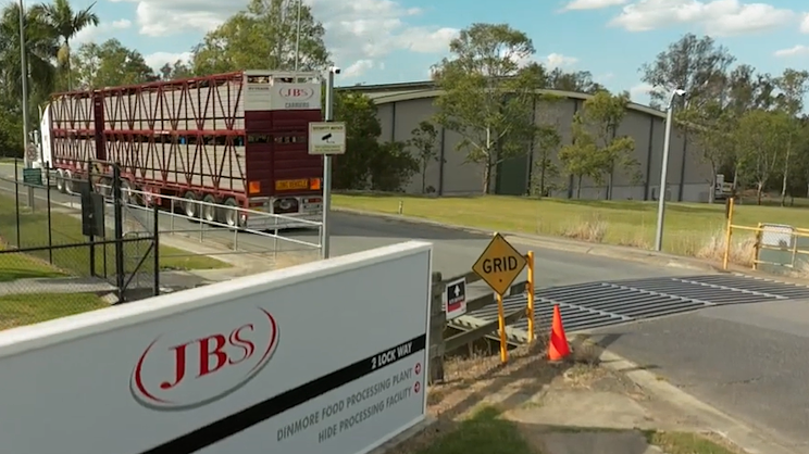 brisbanetimes.com.au - Catherine Strohfeldt - Five in hospital, hundreds evacuated after 'industrial-size' chemical leak