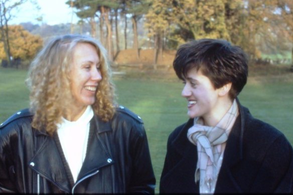 Friends and fellow musicians Lindy Morrison and Tracey Thorn on Hampstead Heath, London, in 1987.
