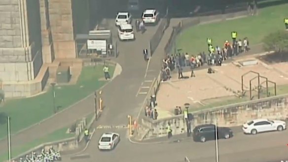 The motorcade arrives.