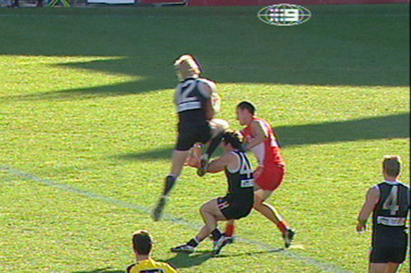 Nick Riewoldt takes his classic mark running back with the flight of the ball.