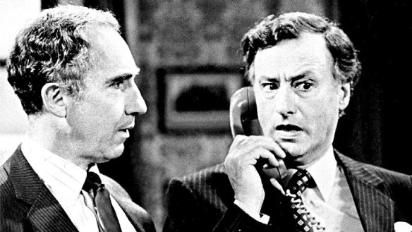 © BBC Image : This picture may only be published with editorial specifically referring to the program depicted. Refer to the Photo Library for release. YES MINISTER; 870220; PHOTO SUPPLIED; PHOTO SHOWS A SCENE FROM THE TV SERIES ’YES MINISTER” L-R NIGEL HAWTHORNE AS SIR HUMPHREY APPLEBY, PAUL EDDINGTON AS IM HACKER, MP AND DEREK FOWLDS AS BERNARD WOOLEY