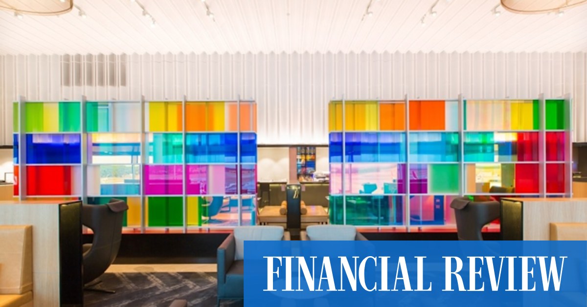 afr.com - Mark Di Stefano - The most unlikely photo from the Qantas Chairman's Lounge