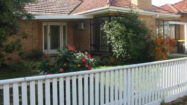 Quintessential Queenslander Clive Palmer buys childhood home in Williamstown