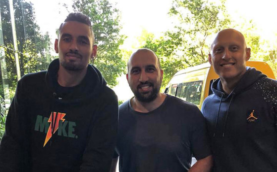  Sam Karagiozis (centre) poses for a photo with Australian tennis star Nick Kyrgios (l) and his brother Christos Kyrgios.