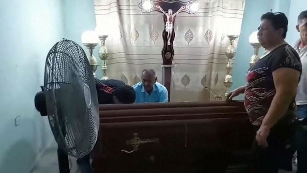 Woman declared dead knocks on her coffin during her wake