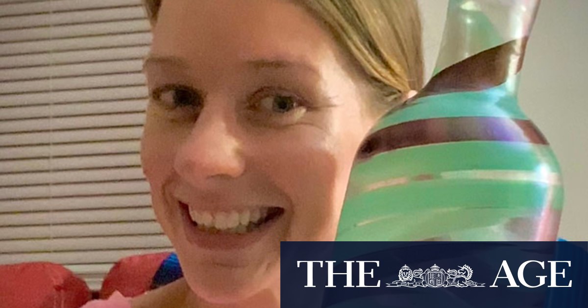 'Gift from the thrifting gods': $6 op-shop vase sold for $160,000 - Vimarsana News