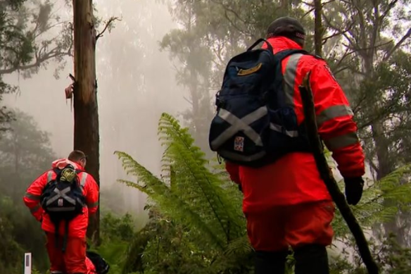 SES workers search for Susan Shaw in the area around Warburton, east of Melbourne.