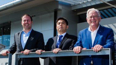 From left, now Treasurer Josh Frydenberg, Landbridge chief Ye Cheng and then trade minister Andrew Robb at a northern development conference in 2015. 