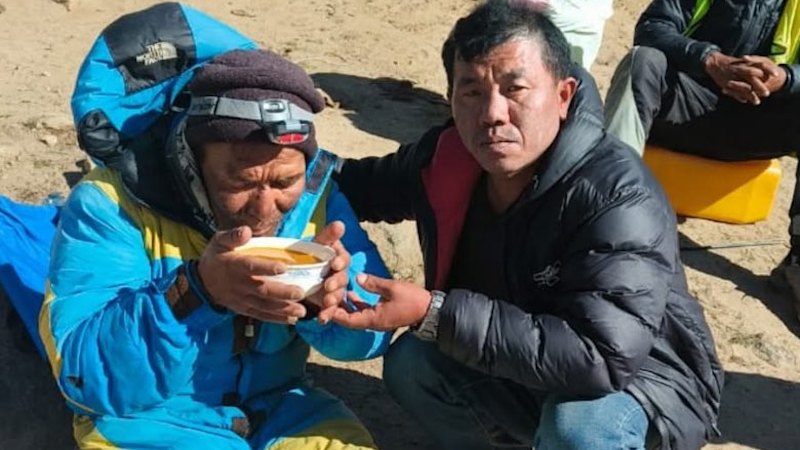 Why the Mount Everest Survival Miracle of Dawa Sherpa Changes the Rules of High Altitude Rescue
