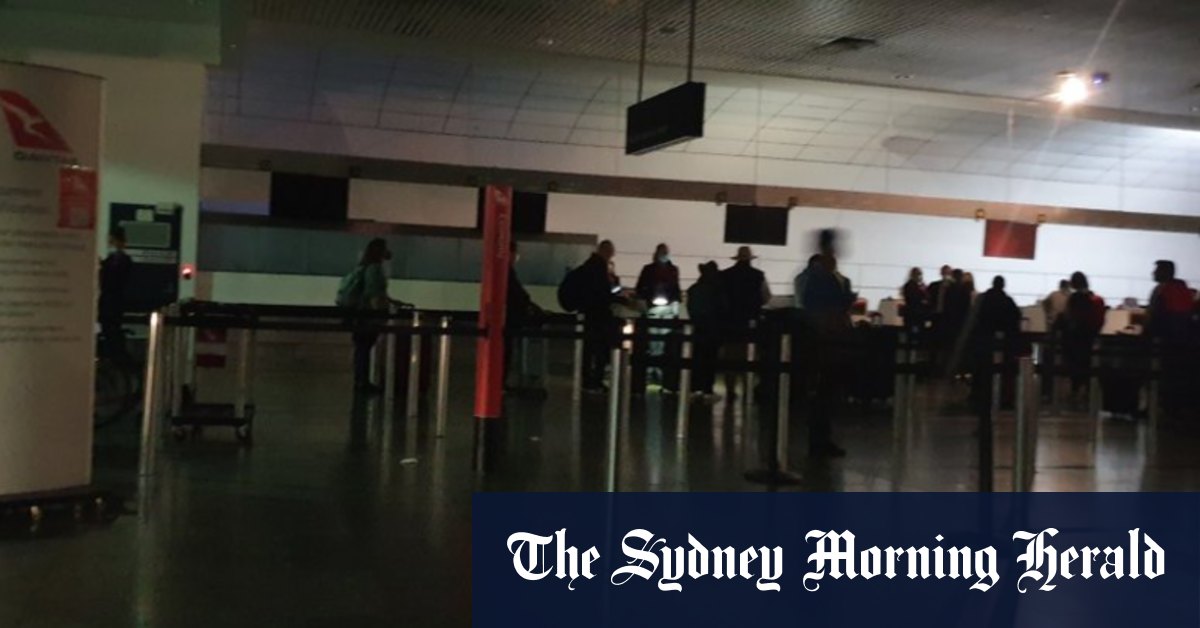 Melbourne Airport blackout leaves travellers in the dark