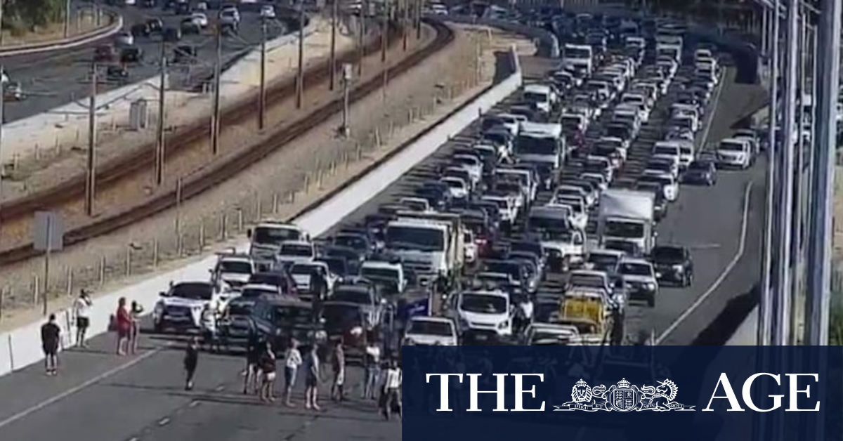 WA Police lay charges over freeway-blocking anti-vax protest - Vimarsana News