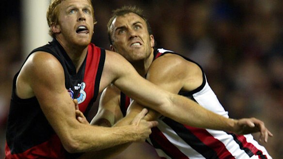 Fraser Gehrig in action for St Kilda.