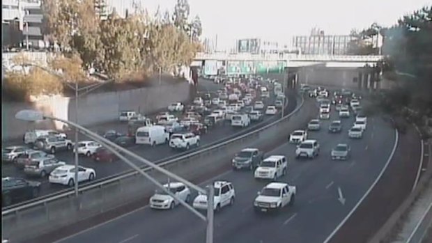 Mitchell Freeway at a crawl after crash near Perth CBD