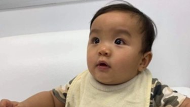 Police and the courts have appealed for the information on the whereabouts of baby Hoang Vinh Le. 