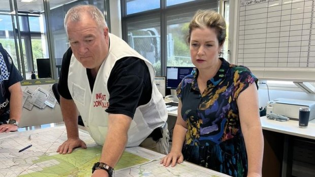 Fire Rescue Victoria Incident Controller Mark Gunning and Lowan MP Emma Kealy.