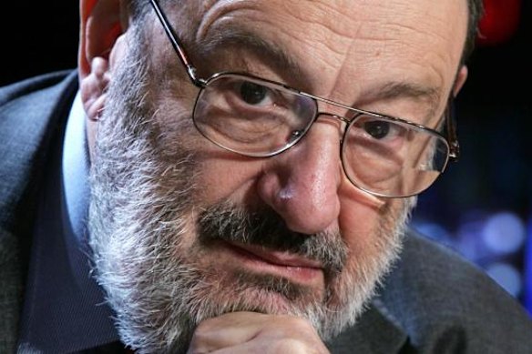 Dizia-se que o falecido autor italiano Umberto Eco tinha uma biblioteca pessoal de até 50.000 livros.