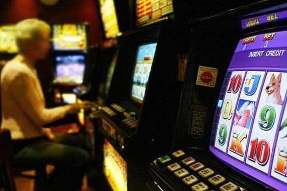 Victorians spend more than $3 billion on pokies each year
