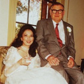 Lang Hancock and Rose Lacson on their wedding day in 1985.