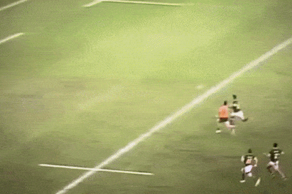 Should Springboks fullback Aphelele Fassi have been sin-binned for this incident?