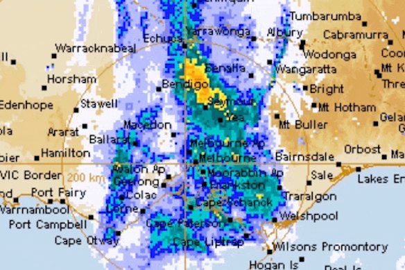 Melbourne weather LIVE updates: Victoria floods, power outages in ...