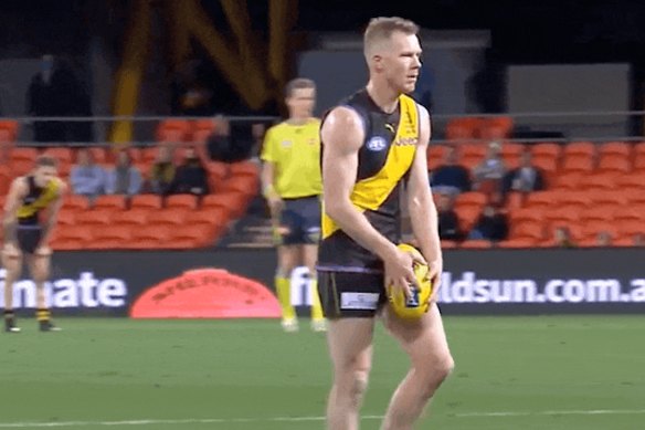 Jack Riewoldt lines up the target with his left eye, even for his right-foot kick.