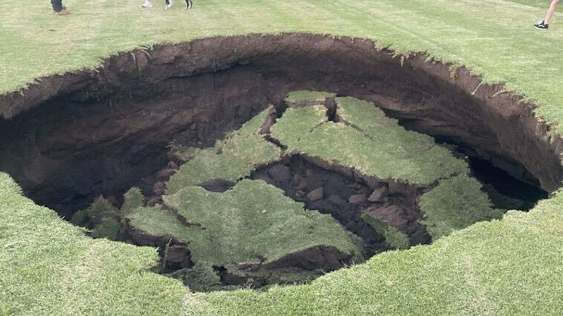 Sinkhole emerges on field near North East Link tunnelling works
