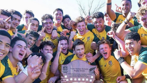 Suaalii (third from left, middle row), celebrates with the 2019 Australian Schools and U18s after a watershed win over New Zealand. 