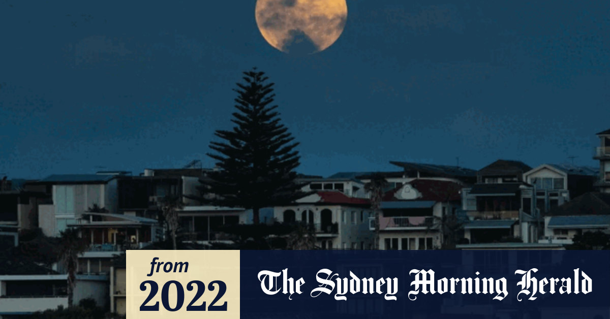 Lunar eclipse 2022 Sydney: Moon has stargazers spellbound